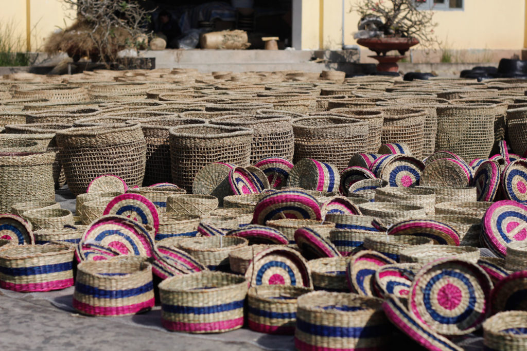 Choosing Right Handicraft Manufacturer - Artex Nam An