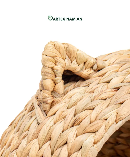 Expand your pet care collection with our premium Wholesale Pet Bed collection. Handwoven from eco-friendly water hyacinth, this high-quality artisanal cat and dog bed blends heritage weaving with modern Japandi, Scandinavian, and Minimalist interior styles. Tailored for pet-friendly HORECA suites, workspaces, and boutique retail. Bulk trade ready.