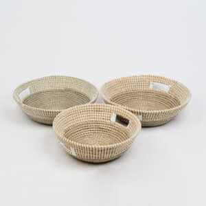 Seagrass basket weaved with plastic string with cut-out handles SG 09 05 393 01