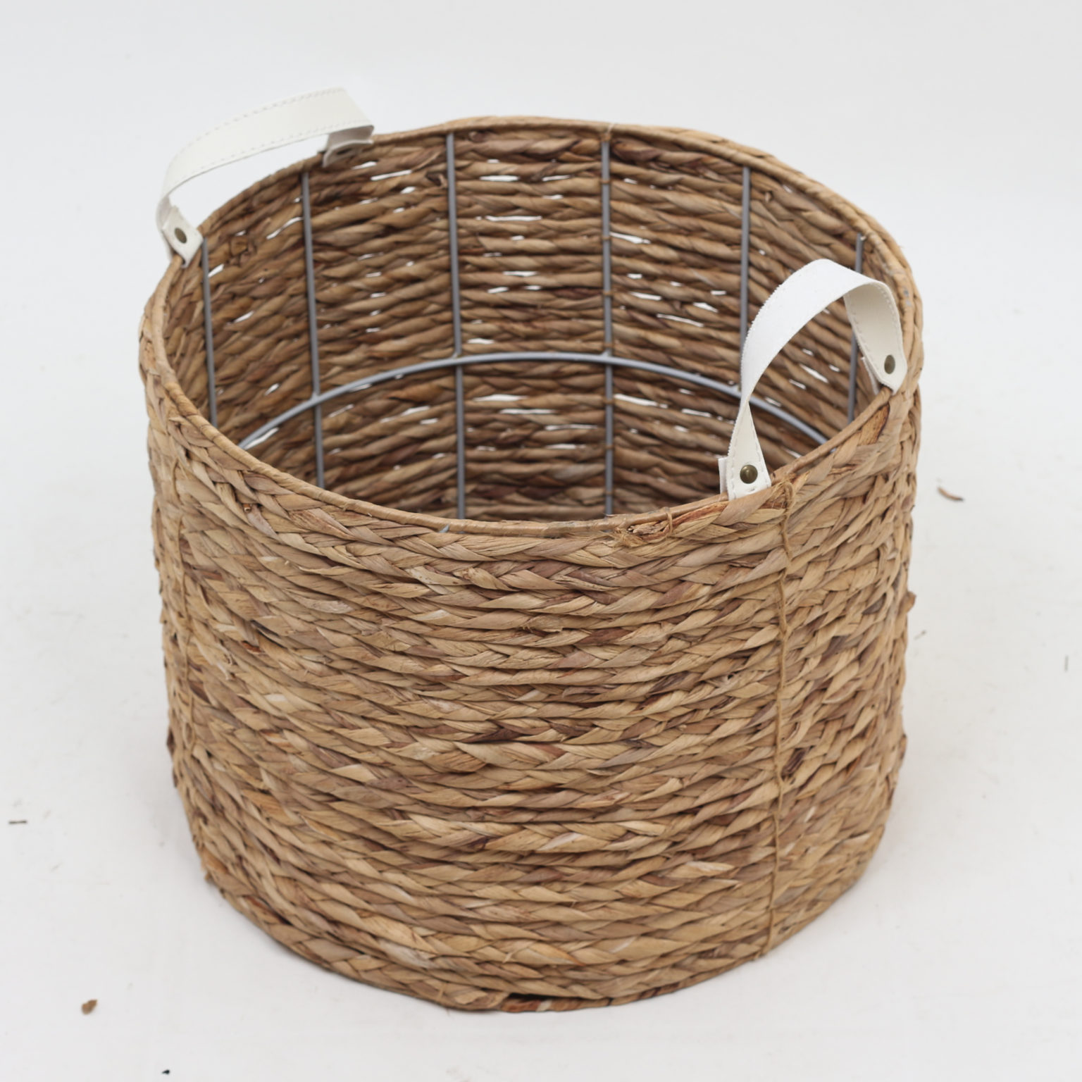 Round Water Hyacinth Laundry Basket With PU Handles