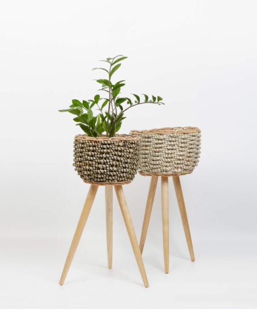 Seagrass planter with removable stands