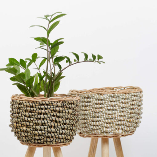 Seagrass planter with removable stands 7
