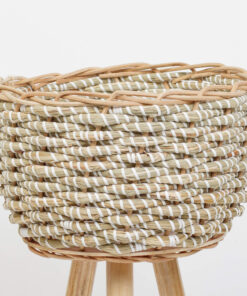 Seagrass planter with removable stands 9