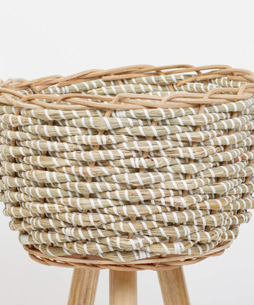 Seagrass planter with removable stands 9
