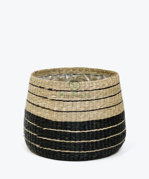 Shop Wholesale Natural Seagrass Plant Basket Flower basket with nylon liner for indoor garden, home, office and HORECA décor. Ideal for plant and flower pots. We welcome bulk orders, OEM/ODM collaborations, and private label projects for retailers, wholesalers, sourcing agents, and HORECA buyers.