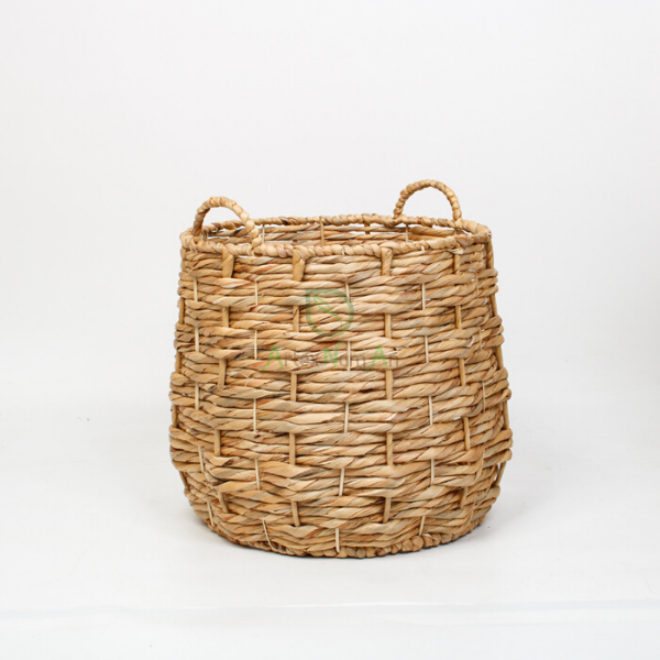 Water hyacinth basket with twisted triple weave
