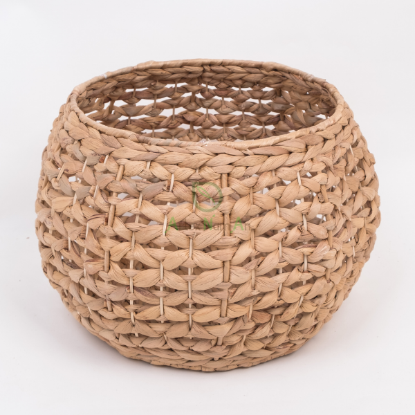 Open asterisk weave round water hyacinth basket