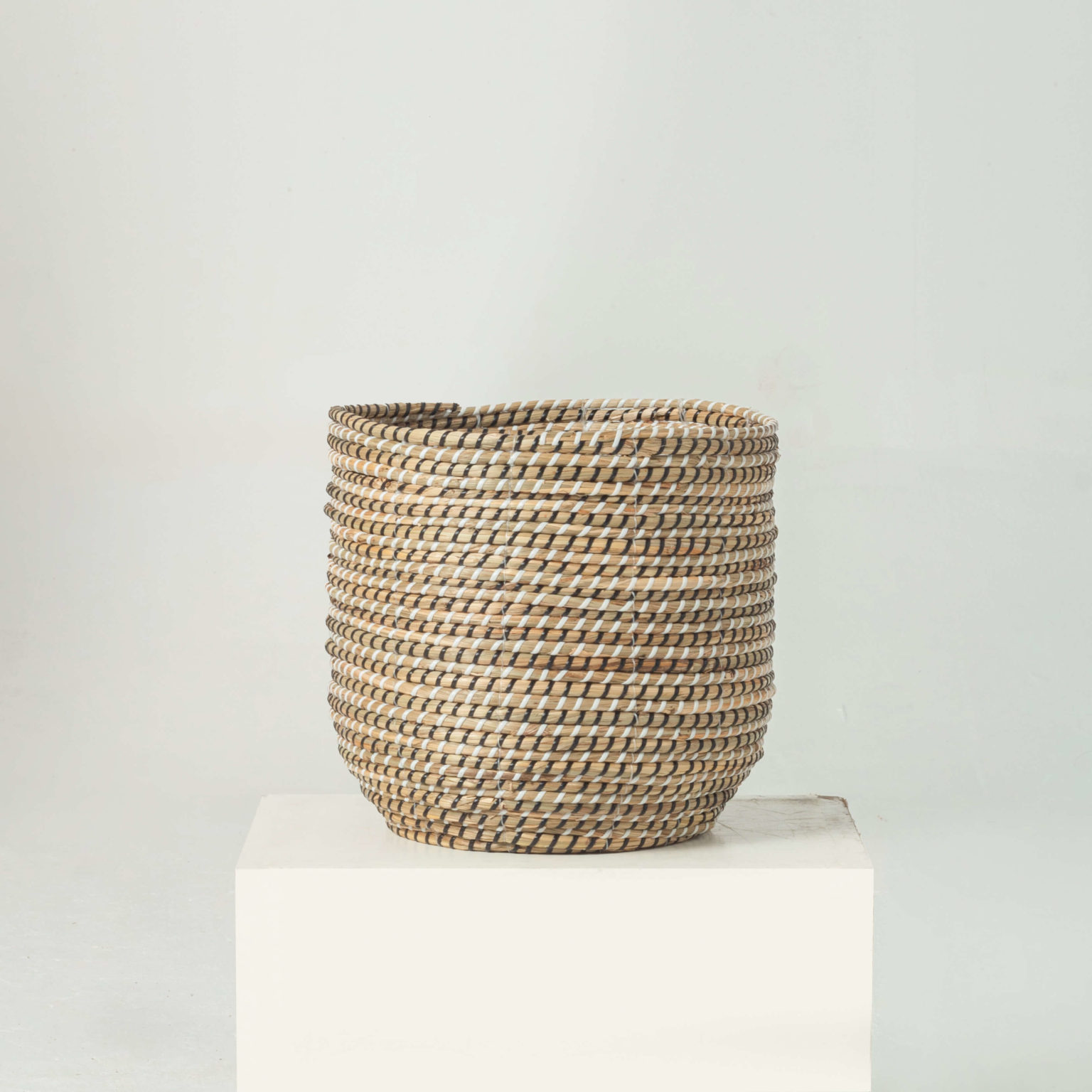 Monochrome Seagrass Wicker Pots For Plants Wholesale