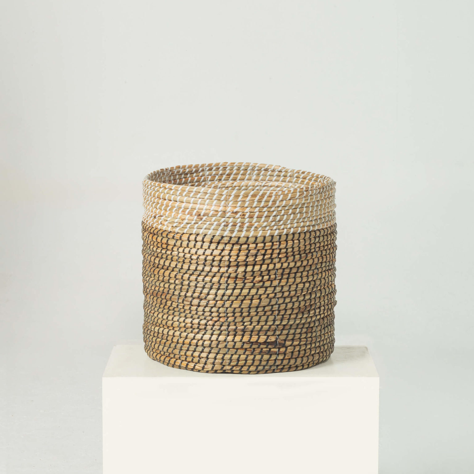 Two-tone Seagrass Wicker Scandinavian Plant Pots Wholesale