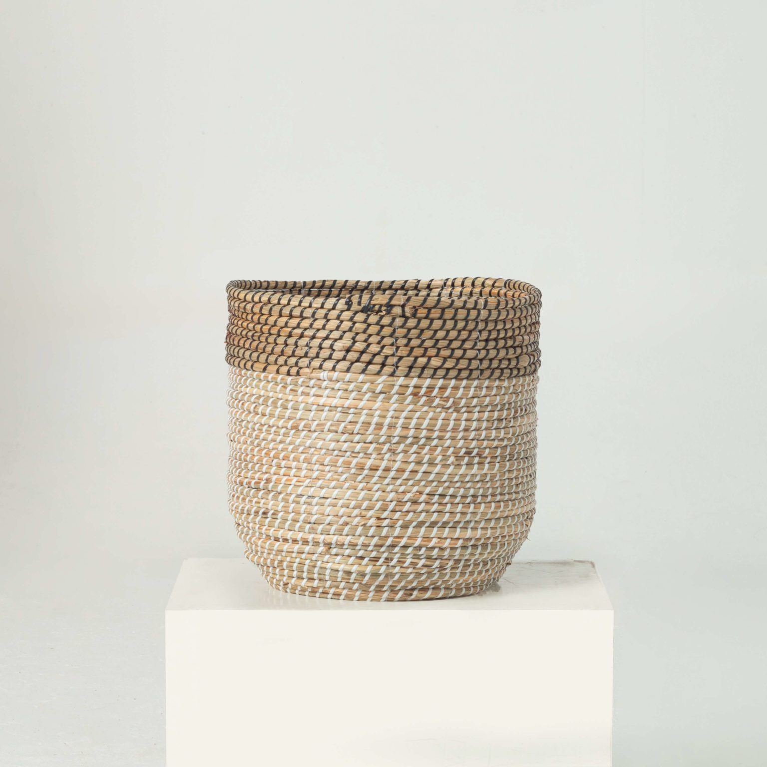 Two-color Seagrass Scandinavian Plant Pots Wholesale