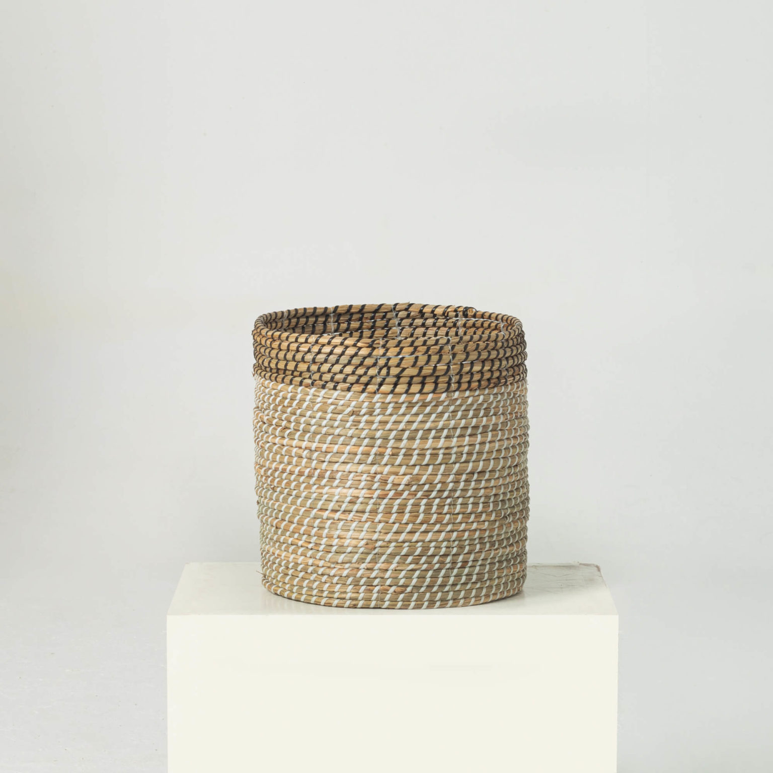 Two-tone Natural Woven Seagrass Wholesale Indoor Planters