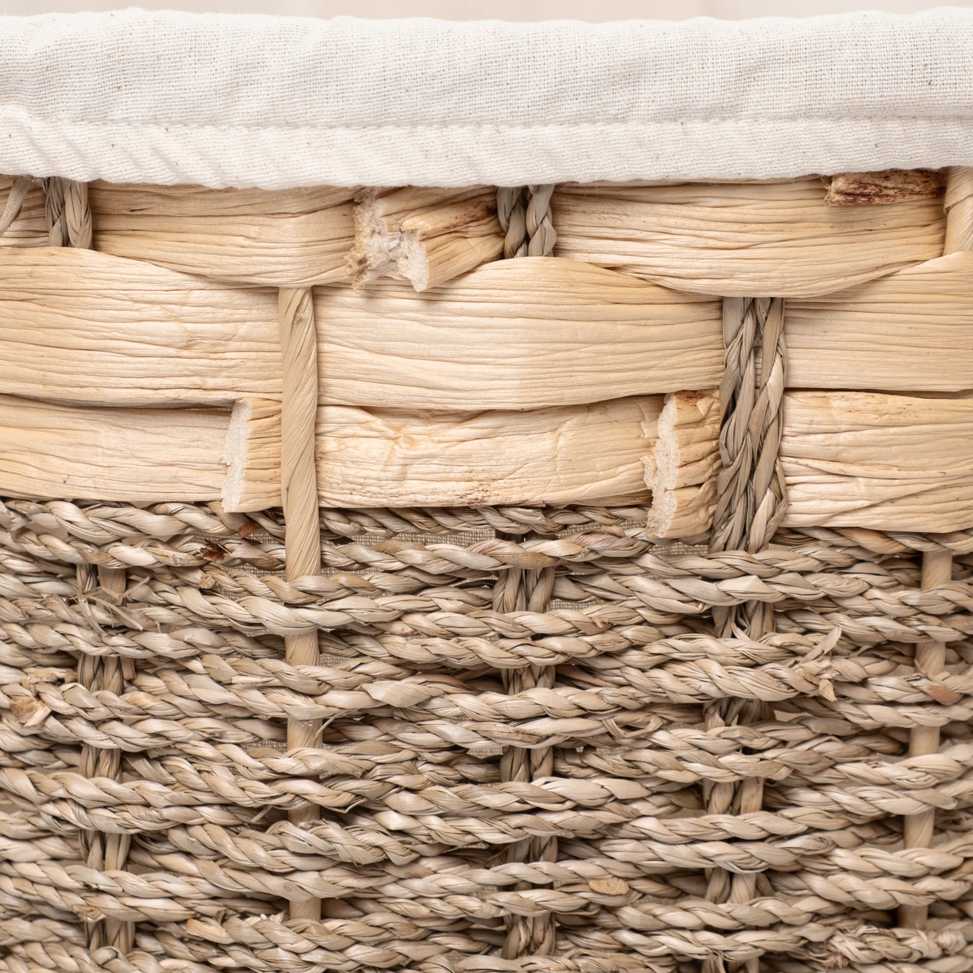 Wholesale Natural Water Hyacinth and Seagrass Mix Lid Laundry Basket with Fabric Liner Wholesale Natural Water Hyacinth and Seagrass Mix Lid Laundry Basket with Fabric Liner