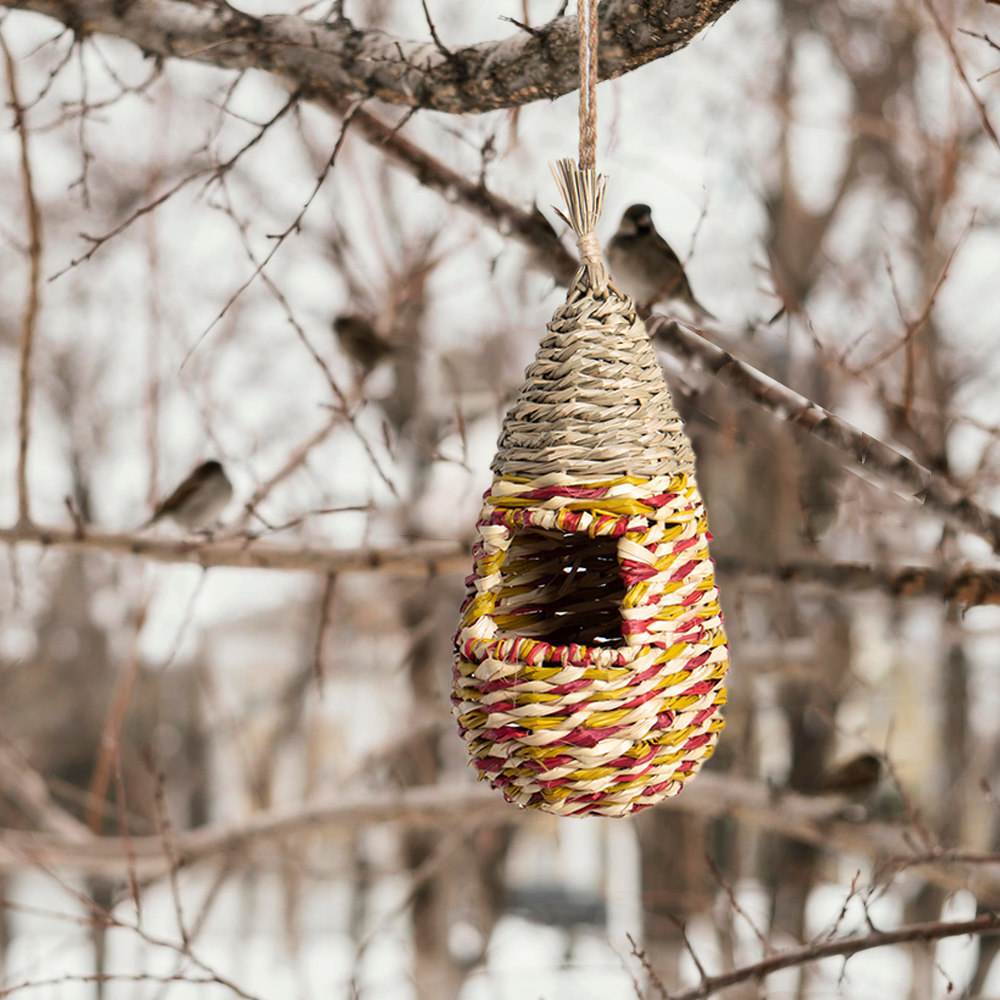 Birdhouse for winter shelter