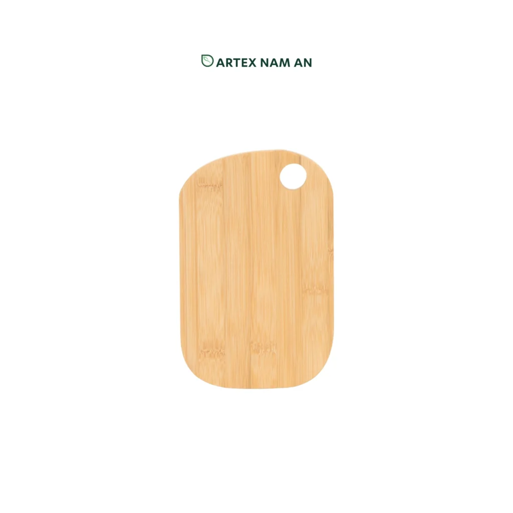 Shop Wholesale Sustainable Bamboo Cutting Board for Food Service in organic shape, FSC certified, non toxic and food safe for modern kitchens and HORECA. We welcome bulk orders, OEM/ODM collaborations, and private label projects for retailers, wholesalers, sourcing agents, and HORECA buyers.