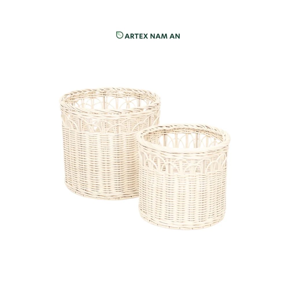 Wholesale Set of 2 Elegant Rattan Planter with open weave details and nylon lining for home décor, flower arrangements, weddings and events. We welcome bulk orders, OEM or ODM collaborations, and private label projects for retailers, wholesalers, sourcing agents, and HORECA buyers.