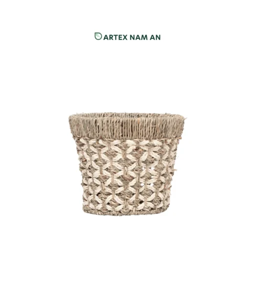 Wholesale Set of 2 Seagrass with Palm leaf Planter for home décor, indoor gardens and wedding styling. Natural look for farmhouse, contemporary and bohemian interiors. We welcome bulk orders, OEM/ODM collaborations and private label projects for retailers, wholesalers, sourcing agents and HORECA buyers.