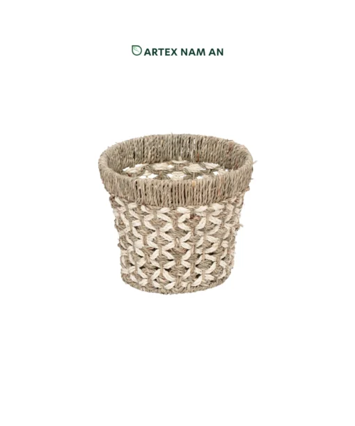 Wholesale Set of 2 Seagrass with Palm leaf Planter for home décor, indoor gardens and wedding styling. Natural look for farmhouse, contemporary and bohemian interiors. We welcome bulk orders, OEM/ODM collaborations and private label projects for retailers, wholesalers, sourcing agents and HORECA buyers.