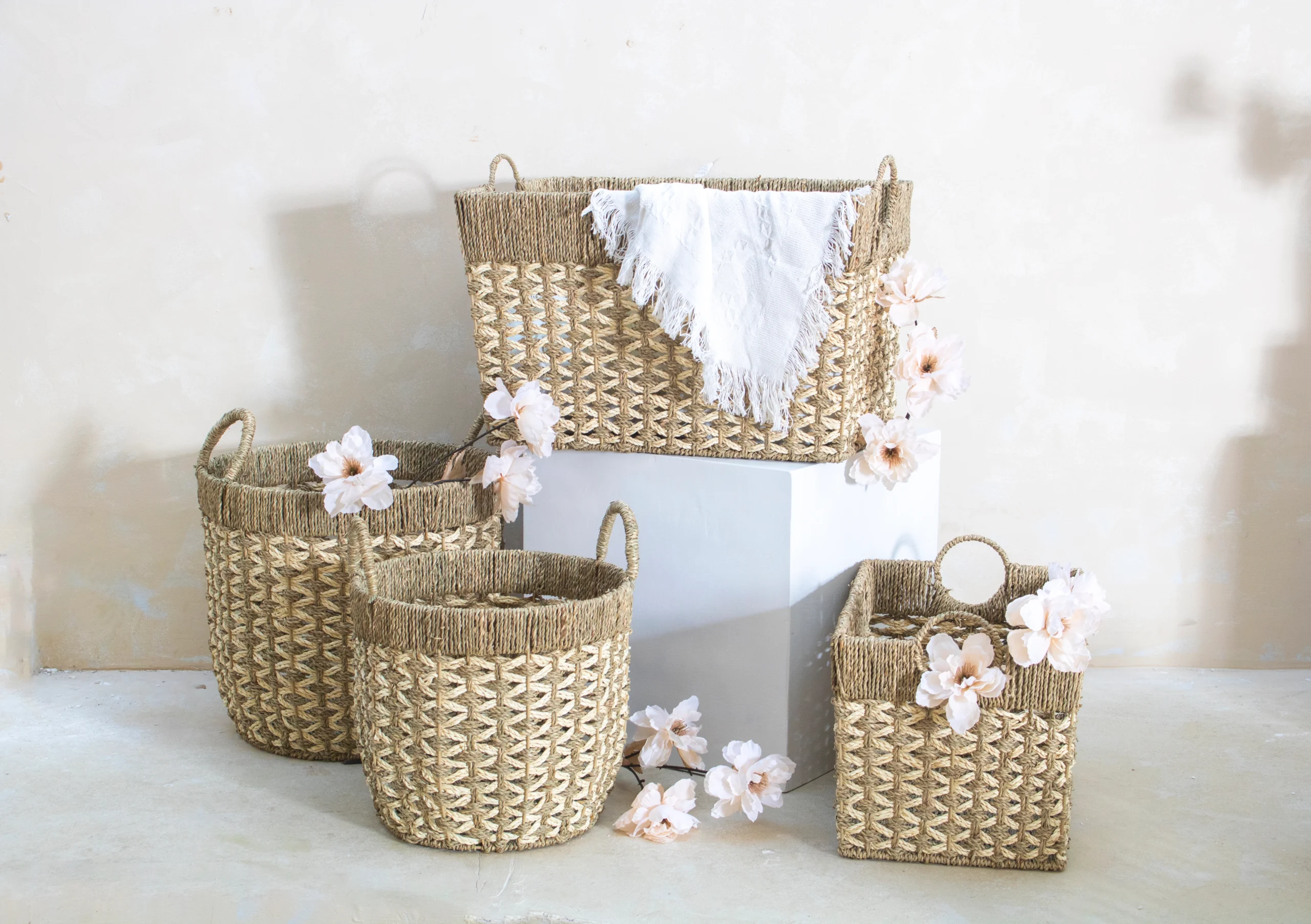 Whole Sale Set of 3 Seagrass with Palm leaf Storage basket with decorative details, ideal for laundry, toy storage and home organization in farmhouse, contemporary and bohemian interiors. We welcome bulk orders, OEM/ODM collaborations and private label projects for retailers, wholesalers, sourcing agents and HORECA buyers.