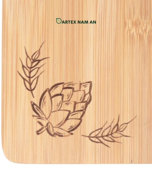 Wholesale Bamboo Serving Tray with laser engraving for festive dining, charcuterie, kitchen and HORECA use. Can be used as a serving tray or cutting board in modern, minimalist interiors. We welcome bulk orders, OEM/ODM collaborations and private label projects for retailers, wholesalers, sourcing agents and hospitality buyers.