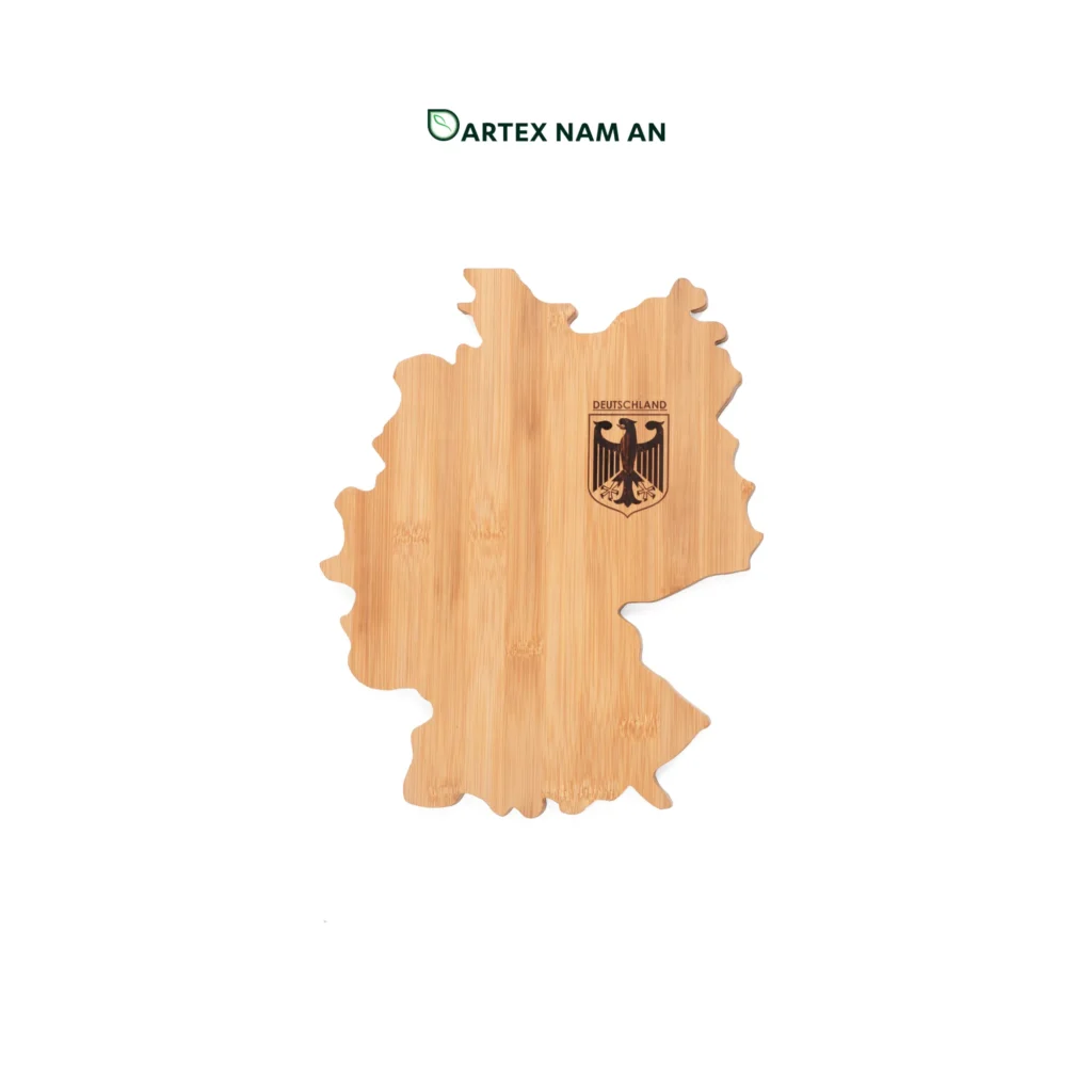 Wholesale Bamboo Serving Tray with laser engraved Germany map, ideal as a serving tray, charcuterie and cheese board or light cutting board for home, office and HORECA dining. We welcome bulk orders, OEM/ODM collaborations and private label projects for retailers, wholesalers, sourcing agents and hospitality buyers.