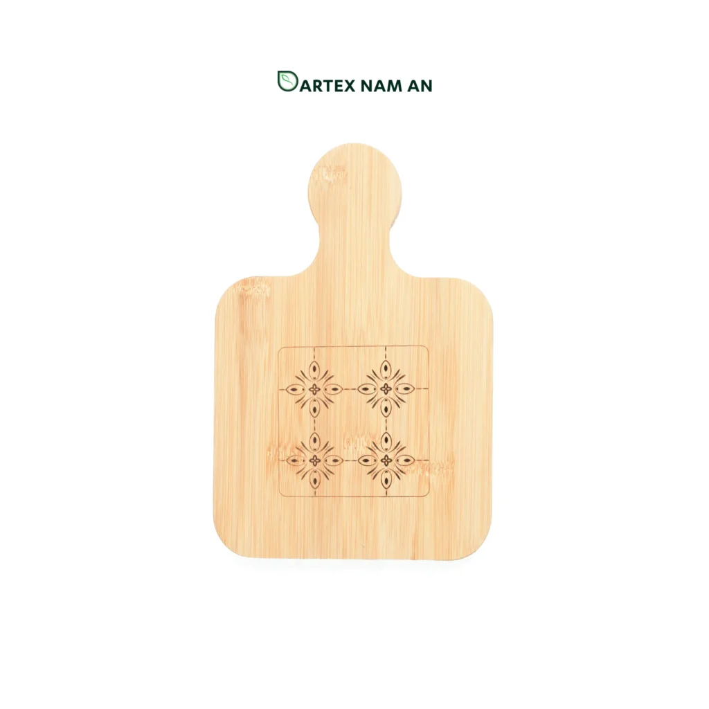 Wholesale Bamboo Serving Tray with decorative laser engraving pattern for dinner, lunch and service in modern kitchens, cafés, restaurants and hotels. Ideal for minimalist and contemporary interiors. We welcome bulk orders, OEM/ODM collaborations and private label projects for retailers, wholesalers, sourcing agents and HORECA buyers.