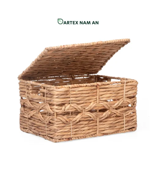 Wholesale Storage Basket made from natural water hyacinth with lid for tidy home, office, HORECA and retail organization in contemporary, modern, coastal and boho chic interiors. We welcome bulk orders, OEM/ODM collaborations and private label projects for retailers, wholesalers, sourcing agents and hospitality buyers.