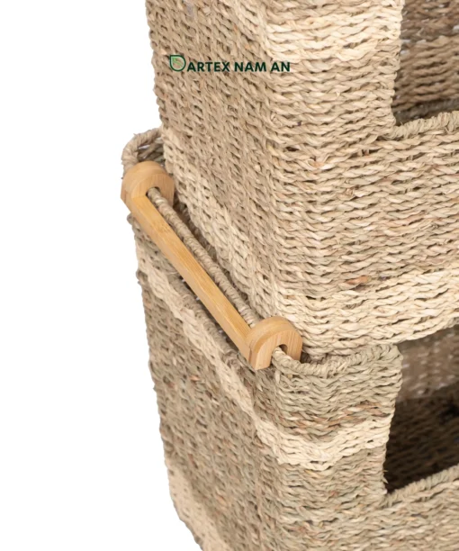 Wholesale Laundry Basket made from seagrass and palm leaf with bamboo support for modern home, office, HORECA and retail organization. Ideal for contemporary, coastal and boho chic interiors. We welcome bulk orders, OEM/ODM collaborations and private label projects for retailers, wholesalers, sourcing agents and hospitality buyers.