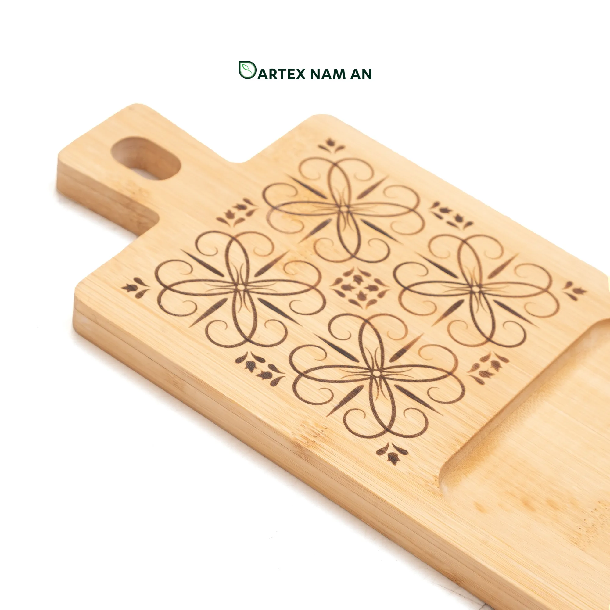 Wholesale Bamboo Serving Tray with Laser Engraved Mediterranean Decoration for Home, Office and HORECA Dining Order Wholesale Bamboo Serving Tray with laser engraved Mediterranean decoration for charcuterie, kitchen and HORECA dining in modern interiors. Ideal for retailers and hospitality projects. We welcome bulk orders, OEM/ODM collaborations, and private label projects for retailers, wholesalers, sourcing agents, and HORECA buyers.