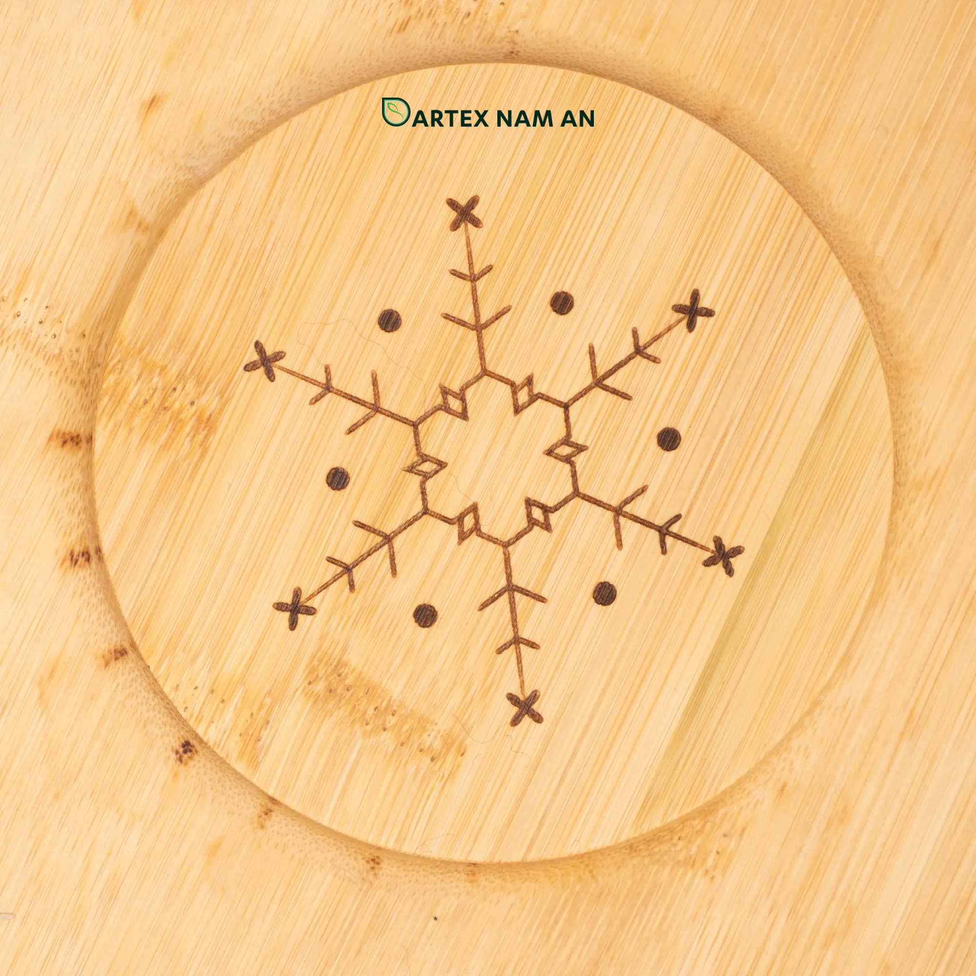 Wholesale Bamboo Serving Tray with Laser Engrave Decoration for Charcuterie, Kitchen and HORECA Dining Wholesale Bamboo Serving Tray with laser engrave decoration for charcuterie, snacks and HORECA dining in modern, minimalist interiors. Ideal for home, hotel, café and restaurant service. We welcome bulk orders, OEM/ODM collaborations and private label projects for retailers, wholesalers, sourcing agents and HORECA buyers.