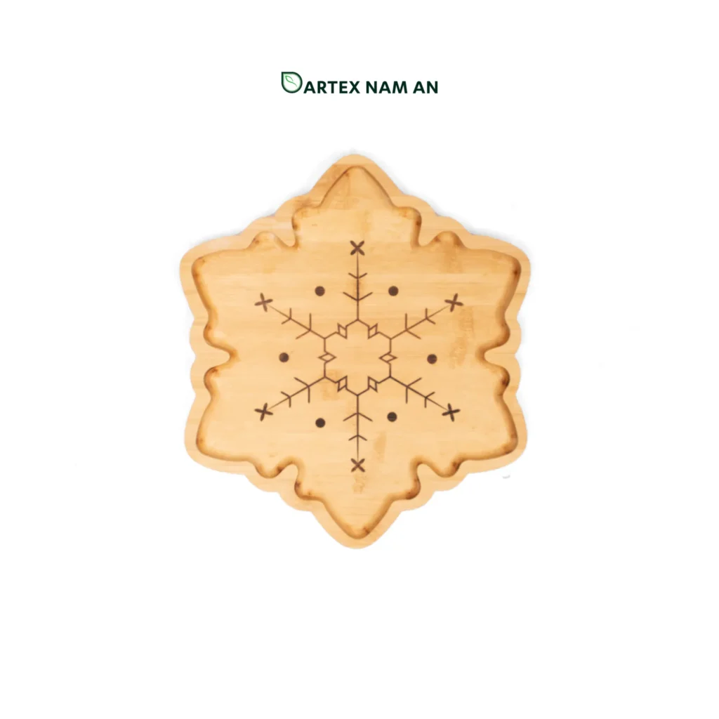 Wholesale Bamboo Serving Tray with laser engraved Christmas decoration for charcuterie, snacks and festive dining in home, office and HORECA settings. Ideal for minimalist and modern interiors. We welcome bulk orders, OEM/ODM collaborations and private label projects for retailers, wholesalers, sourcing agents and HORECA buyers.