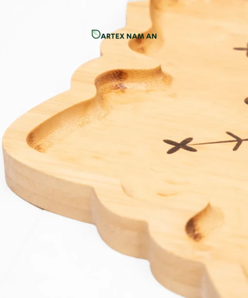 Wholesale Bamboo Serving Tray with laser engraved Christmas decoration for charcuterie, snacks and festive dining in home, office and HORECA settings. Ideal for minimalist and modern interiors. We welcome bulk orders, OEM/ODM collaborations and private label projects for retailers, wholesalers, sourcing agents and HORECA buyers.