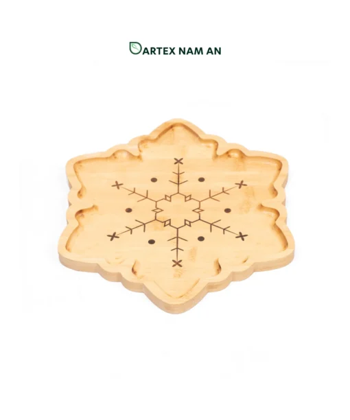 Wholesale Bamboo Serving Tray with laser engraved Christmas decoration for charcuterie, snacks and festive dining in home, office and HORECA settings. Ideal for minimalist and modern interiors. We welcome bulk orders, OEM/ODM collaborations and private label projects for retailers, wholesalers, sourcing agents and HORECA buyers.