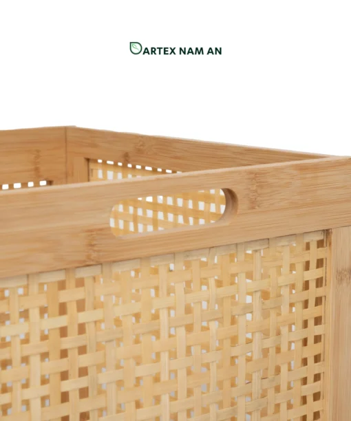 Maximize container space and retail margins with our cube-shaped Wholesale Storage Basket. Crafted from sustainable natural bamboo with breathable woven panels and dual handles. Flat-pack knock-down design ensures ultra-low shipping costs. Perfect for HORECA, offices, and modular shelving units. Bulk ready.