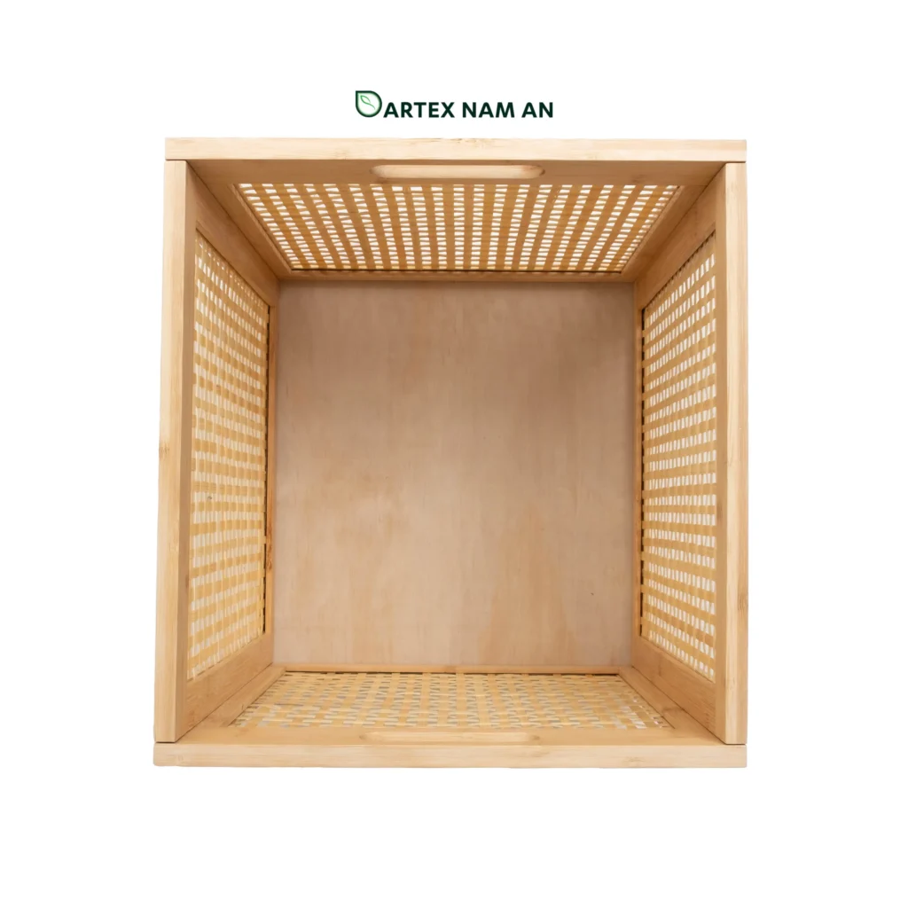 Maximize container space and retail margins with our cube-shaped Wholesale Storage Basket. Crafted from sustainable natural bamboo with breathable woven panels and dual handles. Flat-pack knock-down design ensures ultra-low shipping costs. Perfect for HORECA, offices, and modular shelving units. Bulk ready.
