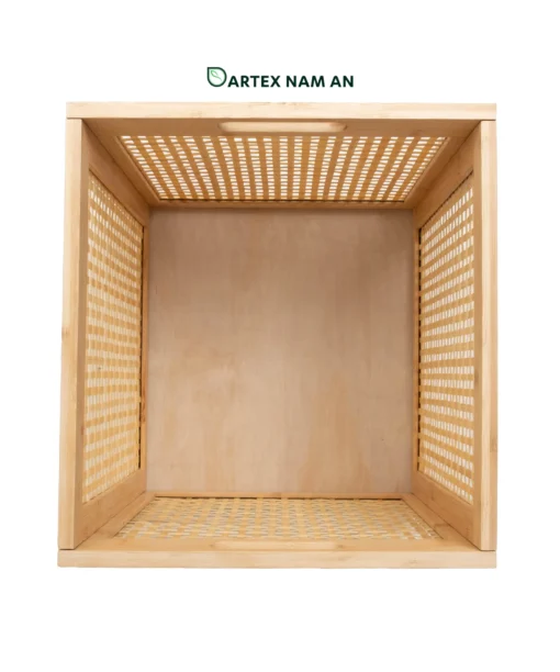 Maximize container space and retail margins with our cube-shaped Wholesale Storage Basket. Crafted from sustainable natural bamboo with breathable woven panels and dual handles. Flat-pack knock-down design ensures ultra-low shipping costs. Perfect for HORECA, offices, and modular shelving units. Bulk ready.