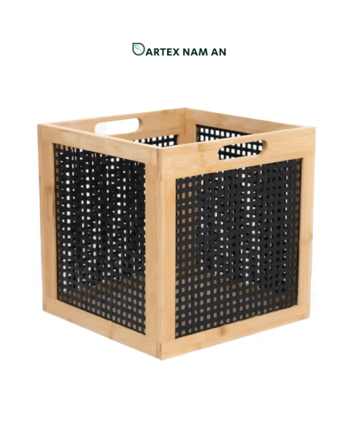Optimize freight costs and elevate store displays with our deep cube-format Wholesale Storage Basket. Features a premium natural bamboo frame and bold black woven mesh panels. Perfect for HORECA linens, office storage, and retail shelves. Smart flat-pack knock-down design. Bulk ready.