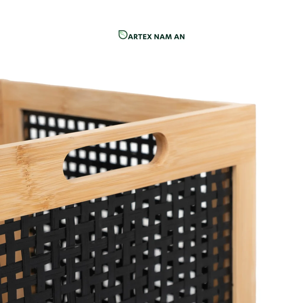Optimize freight costs and elevate store displays with our deep cube-format Wholesale Storage Basket. Features a premium natural bamboo frame and bold black woven mesh panels. Perfect for HORECA linens, office storage, and retail shelves. Smart flat-pack knock-down design. Bulk ready.
