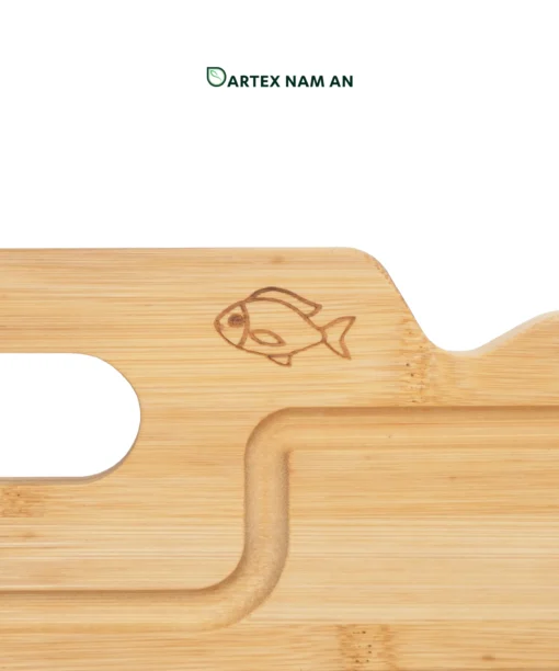 Elevate food safety with our Wholesale Cutting Board made from 100% natural bamboo. Featuring an index tab design for cross-contamination prevention, a perimeter juice groove, and an integrated handle. Perfect for HORECA, retail, and modern office pantries. Sustainable, durable, and bulk-ready.