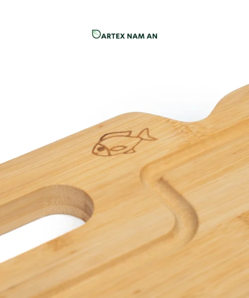 Elevate food safety with our Wholesale Cutting Board made from 100% natural bamboo. Featuring an index tab design for cross-contamination prevention, a perimeter juice groove, and an integrated handle. Perfect for HORECA, retail, and modern office pantries. Sustainable, durable, and bulk-ready.