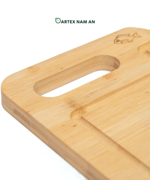 Elevate food safety with our Wholesale Cutting Board made from 100% natural bamboo. Featuring an index tab design for cross-contamination prevention, a perimeter juice groove, and an integrated handle. Perfect for HORECA, retail, and modern office pantries. Sustainable, durable, and bulk-ready.