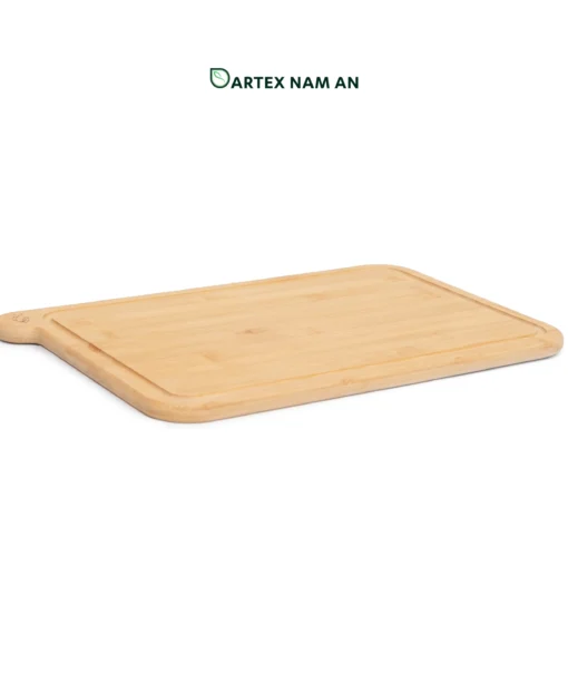 Streamline kitchen safety with our Wholesale Cutting Board made from 100% natural bamboo. Features a specific fish-index tab for cross-contamination prevention and a perimeter juice groove. Ideal for HORECA, eco-friendly retailers, and modern office pantries. Durable, antimicrobial, and bulk-ready.