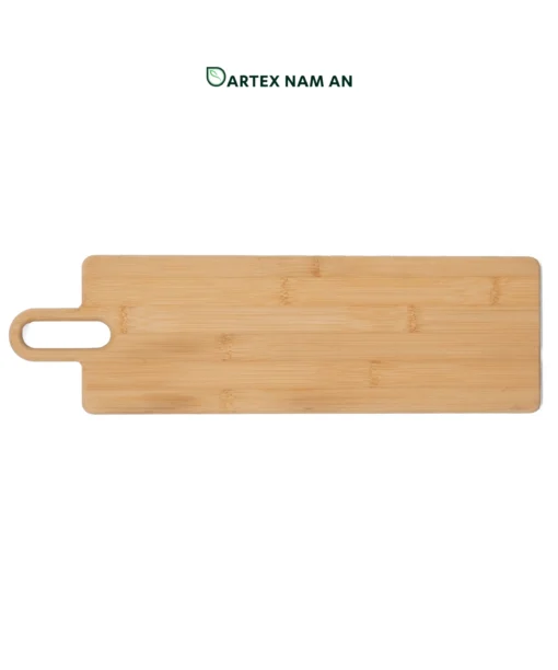 Boost table efficiency with our elongated natural bamboo Wholesale Serving Tray. Featuring a crisp geometric rectangle profile and a sturdy paddle handle. Perfect for space-saving food service in HORECA, corporate pantries, and modern retail collections. Durable, eco-friendly, and ready for bulk orders.