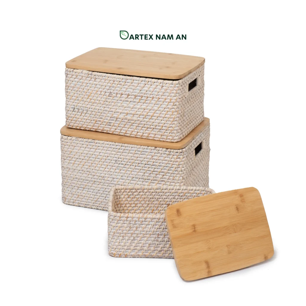 Optimize your storage inventory with our 3-piece nesting Wholesale Rattan Basket set. Hand-woven from washed natural rattan with solid, removable bamboo lids and integrated handles. Ideal for HORECA room amenities, modern offices, and retail shelves. Fits Japandi and Scandinavian decors. Bulk ready.