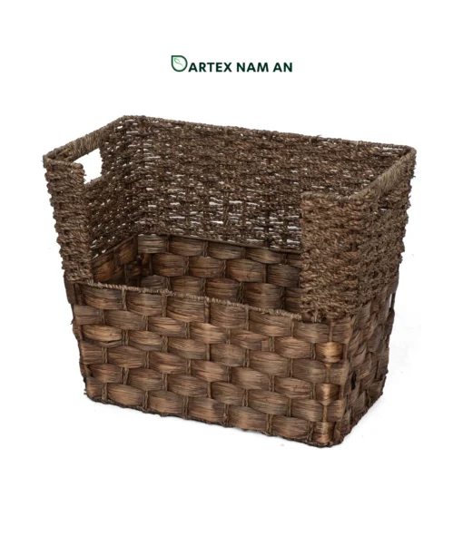 Optimize vertical shelf space with our stackable Wholesale Storage Basket. Handwoven from dark brown seagrass and water hyacinth with an accessible front-loading scoop design. Ideal for HORECA amenities, modern office sorting, and retail display. Bulk ready.