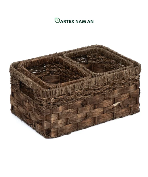 Optimize your shelf displays with our 3-piece nesting Wholesale Storage Basket set. Handwoven from natural dark brown seagrass and water hyacinth. Features 1 large basket and 2 companion insert bins. Ideal for HORECA amenities, corporate office sorting, and retail inventory. Bulk pricing available.