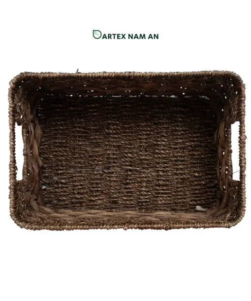 Optimize your shelf displays with our 3-piece nesting Wholesale Storage Basket set. Handwoven from natural dark brown seagrass and water hyacinth. Features 1 large basket and 2 companion insert bins. Ideal for HORECA amenities, corporate office sorting, and retail inventory. Bulk pricing available.