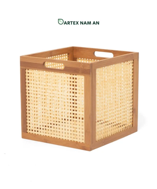 Streamline bulk freight margins with our knock-down Wholesale Storage Basket. Crafted from sustainable natural bamboo, this collapsible organizer crate is engineered for HORECA utility, office organization, and minimalist home retail shelves. Flat-pack design ensures low-cost transport. Bulk ready.