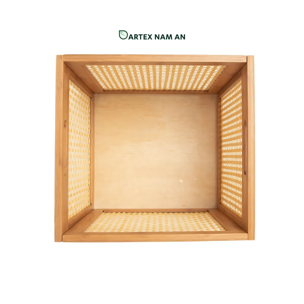 Lower international shipping costs with our knock-down Wholesale Storage Basket. Crafted from premium natural bamboo with breathable woven webbing and 4-way handles. Ideal for HORECA, offices, and retail shelves. Bulk ready.