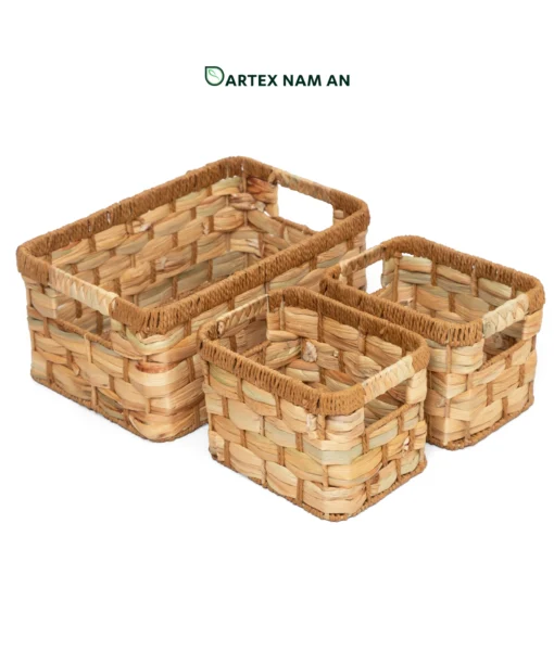Optimize commercial countertops with our 3-piece modular Wholesale Storage Basket set. Handwoven from natural water hyacinth and paper cord with a durable structured base. Includes 1 large master tray and 2 side-by-side insert bins. Ideal for HORECA amenities, office storage, and retail shelves. Bulk ready.