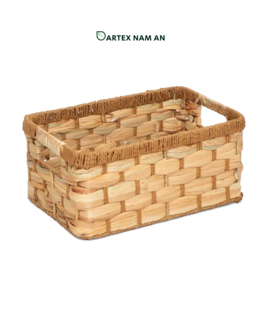 Optimize commercial countertops with our 3-piece modular Wholesale Storage Basket set. Handwoven from natural water hyacinth and paper cord with a durable structured base. Includes 1 large master tray and 2 side-by-side insert bins. Ideal for HORECA amenities, office storage, and retail shelves. Bulk ready.